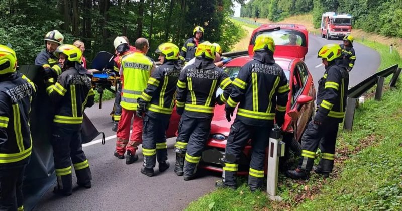 Einsatz der Feuerwehren Kronabittedt und Kirchschlag nach Verkehrsunfall auf der L1500