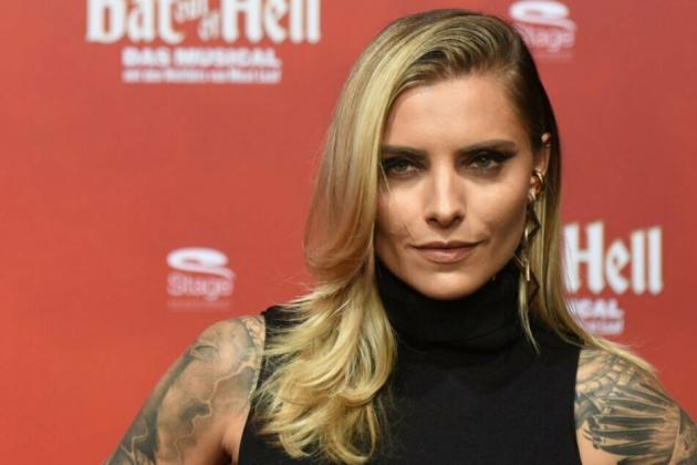 "Das gibt doch schon wieder Ärger": Sophia Thomalla macht Fans als sexy Boss Lady wahnsinnig wild