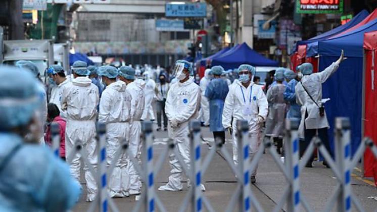 Hongkong riegelt Stadtteil ab.