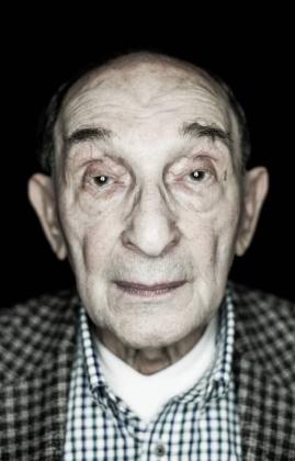 Mannheimer Künstler stellt 200 Porträts von Holocaust-Überlebenden in Paris aus