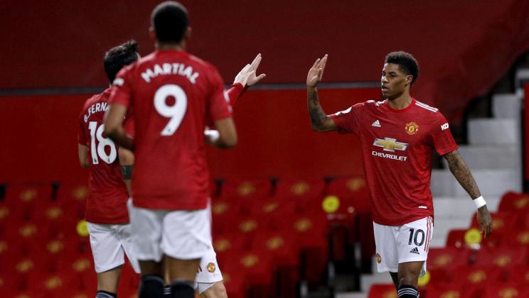 Man United beat Newcastle to return to winning ways and move into second in Premier League