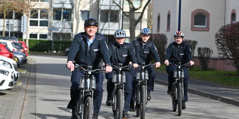 Neue Fahrradstaffel legt ersten Schwerpunkt auf Rheinschiene